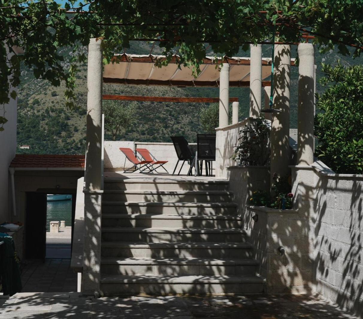 Sea Front 171 Apartment Kotor Exterior photo